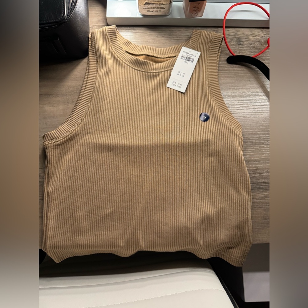 Hollister tank